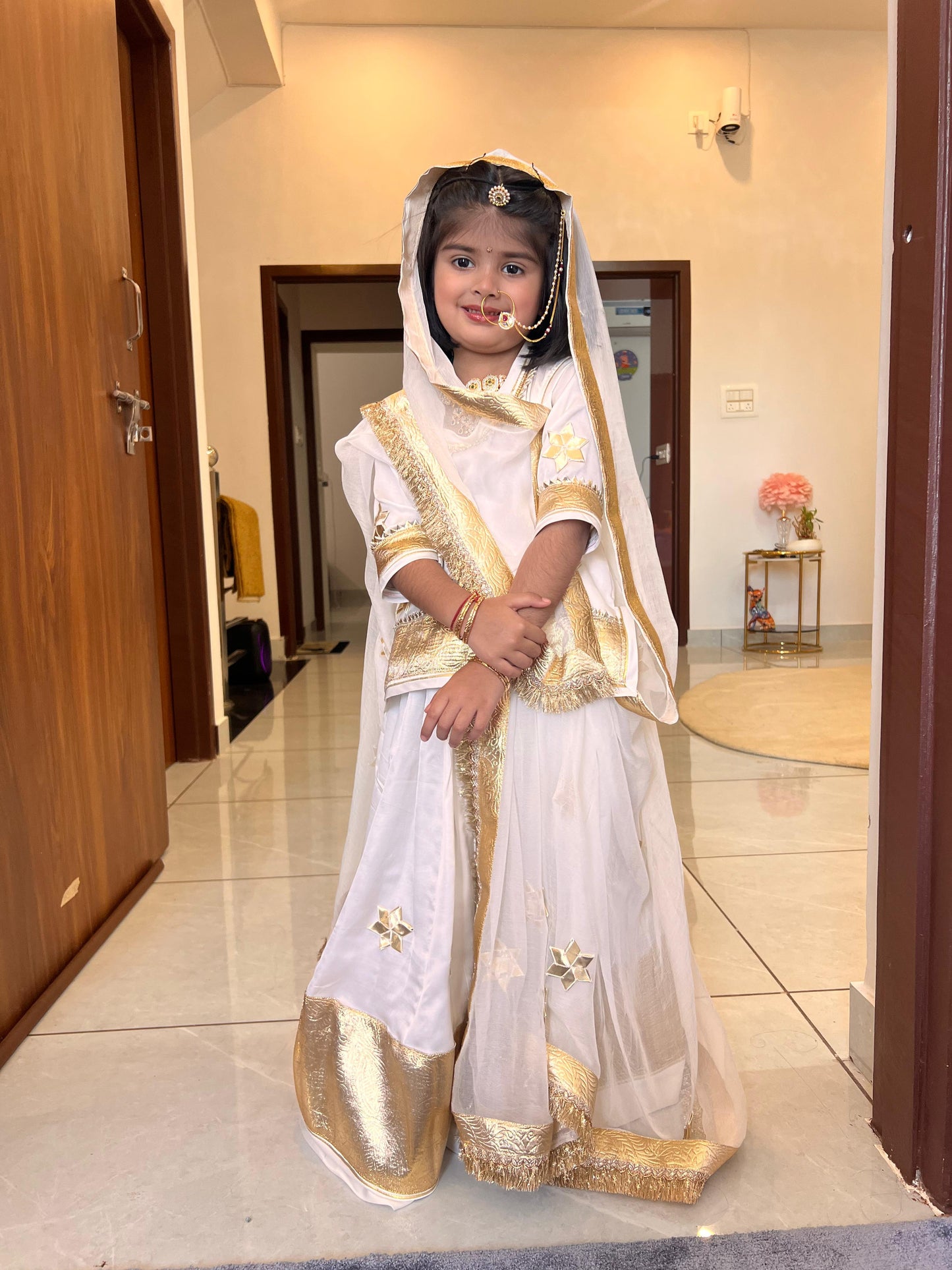 Little Girl Gota Work Modal Slik Kid Poshak