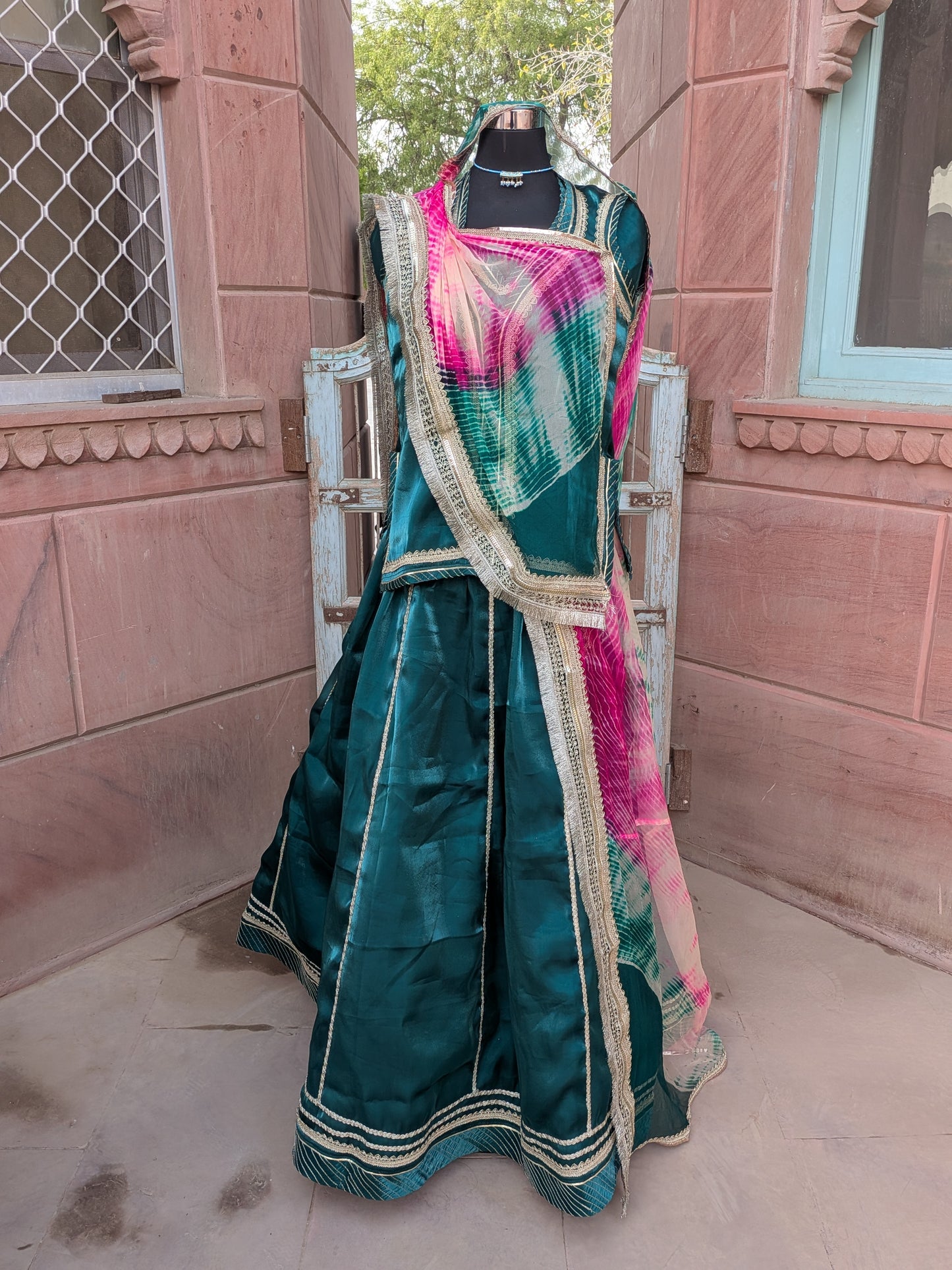 Tissue Silk Designer Green Poshak
