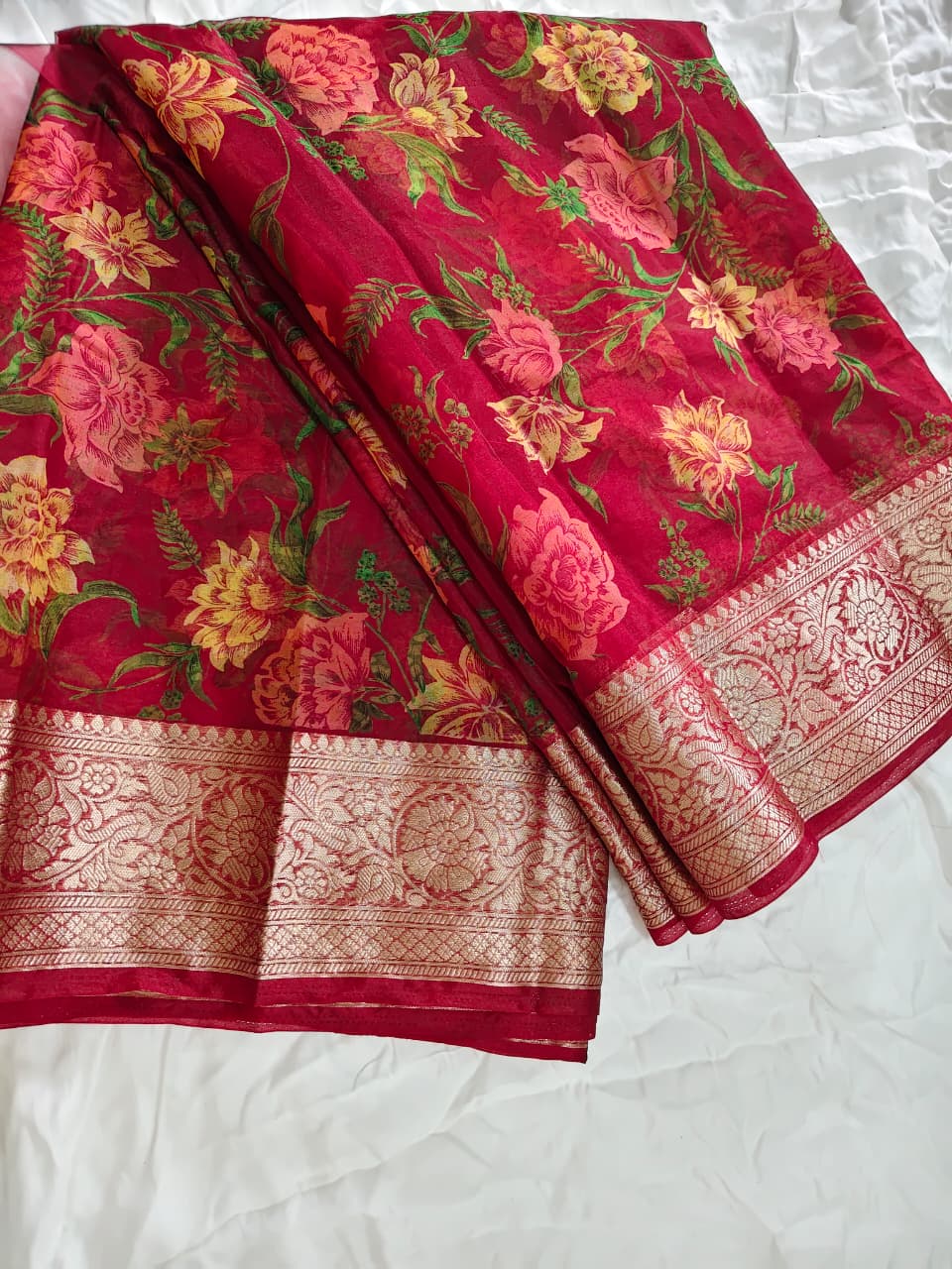 Beautiful Flower Design Heavy Border Saree with Blouse Piece