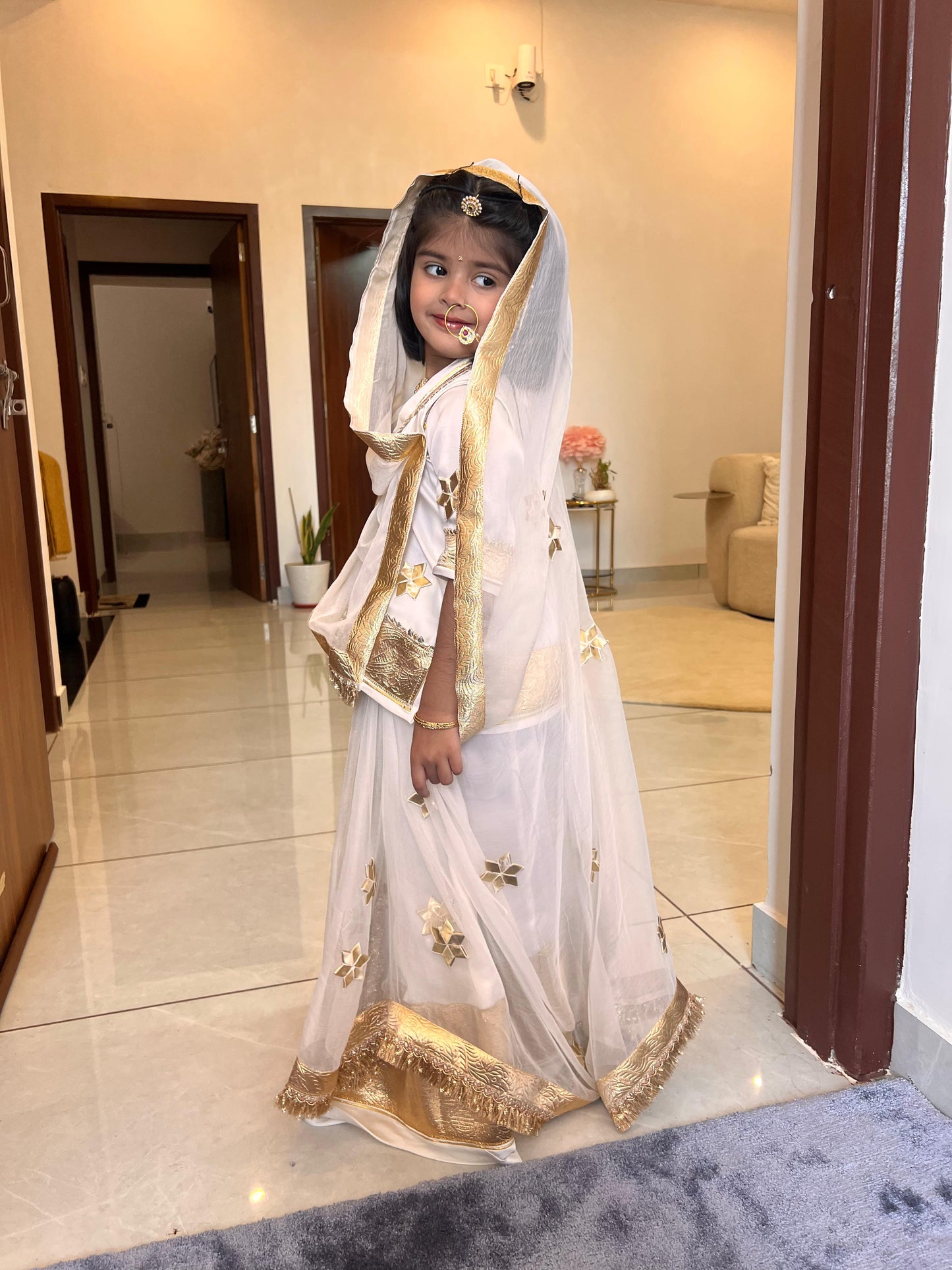 Little Girl Gota Work Modal Slik Kid Poshak