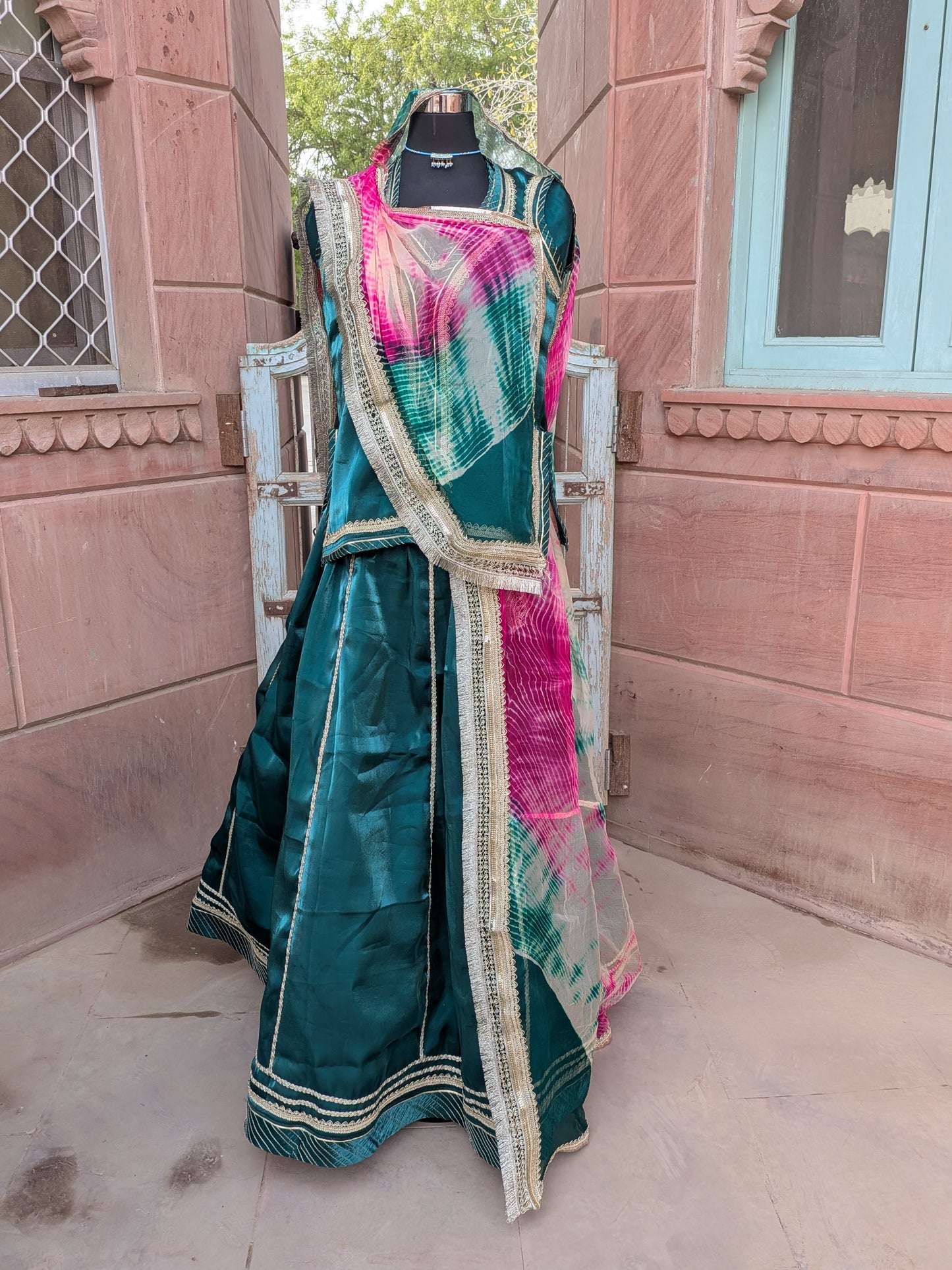 Tissue Silk Designer Green Poshak