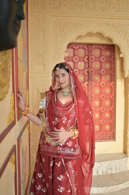 Nayi Dulhan Baarik Kadhai Poshak