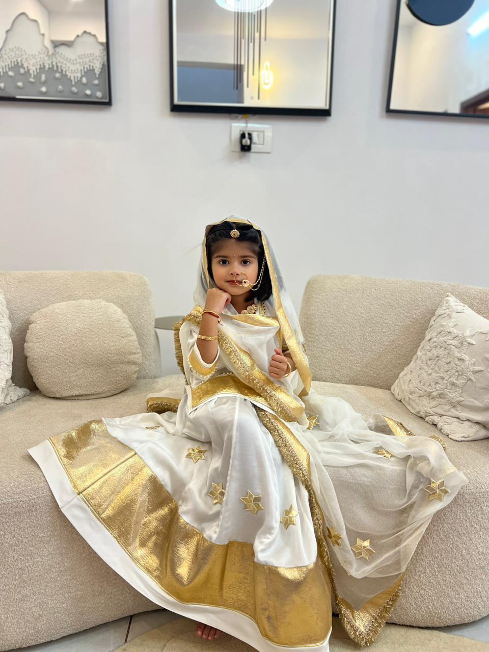 Little Girl Gota Work Modal Slik Kid Poshak