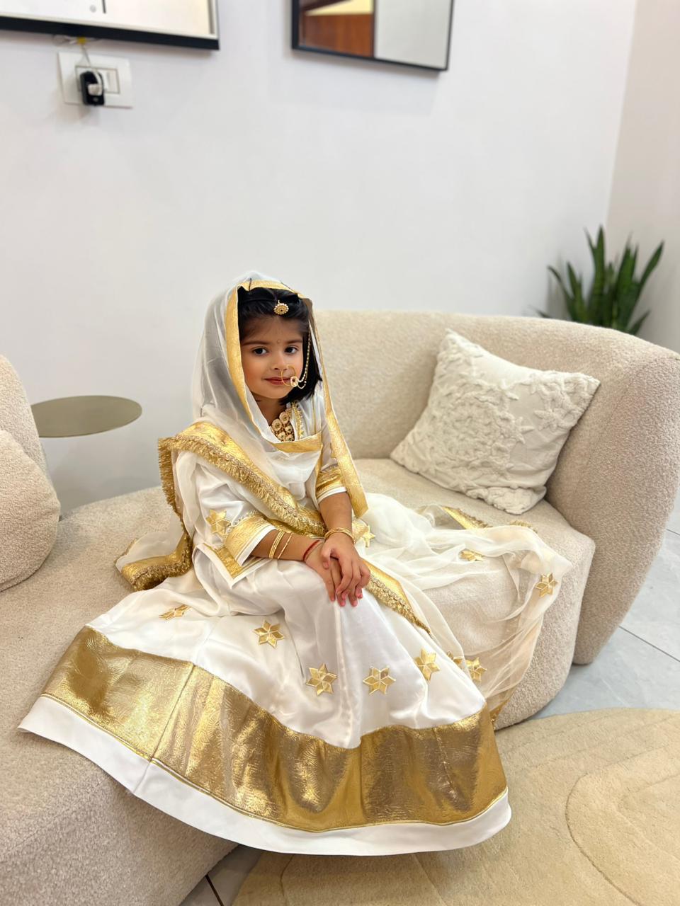 Little Girl Gota Work Modal Slik Kid Poshak