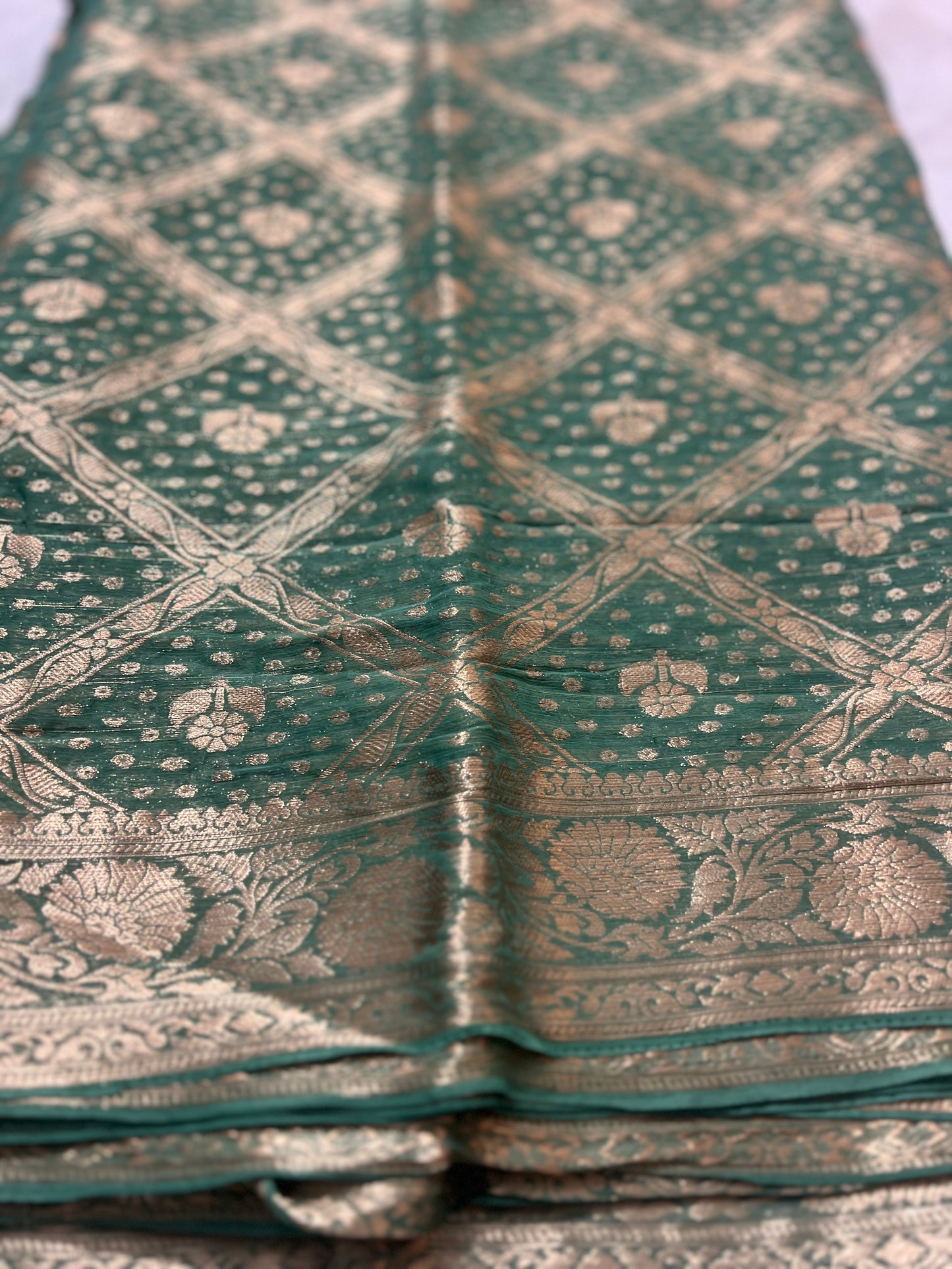Beautiful Soft Tissue Pista Green Color Banarasi Saree with Soft Chiffon Banarasi Border Blouse Piece.