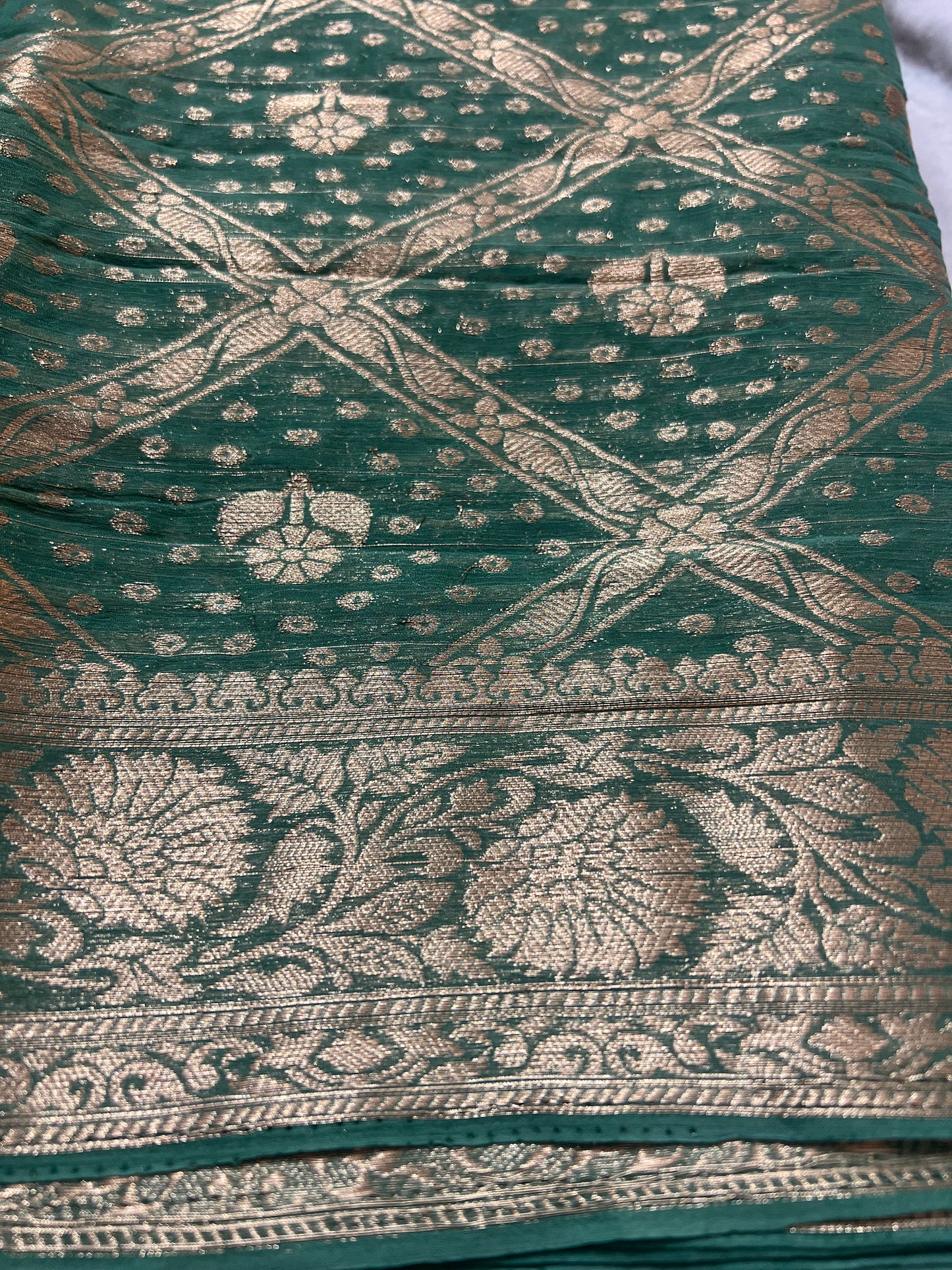 Beautiful Soft Tissue Pista Green Color Banarasi Saree with Soft Chiffon Banarasi Border Blouse Piece.