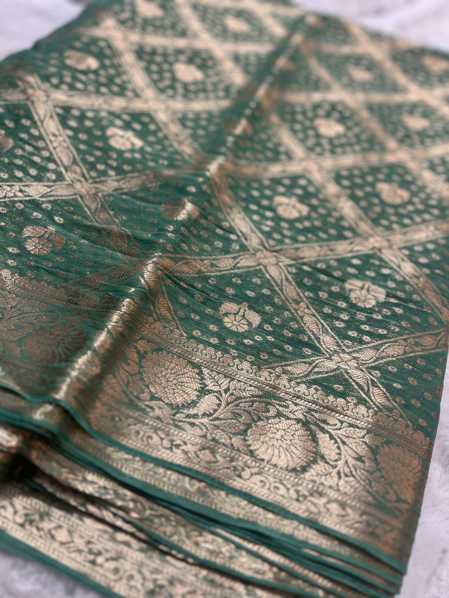 Beautiful Soft Tissue Pista Green Color Banarasi Saree with Soft Chiffon Banarasi Border Blouse Piece.