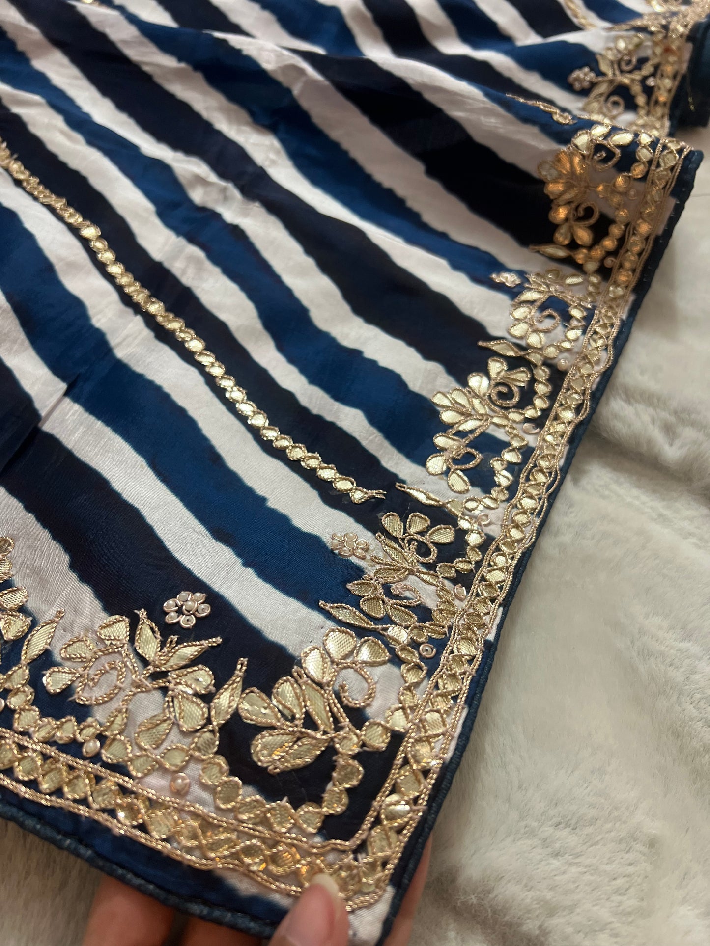 Pure Crêpe Lahariya Navy Blue and white Gotapatti work Saree with Pure Crêpe Printed Designer Contrast Blouse Piece