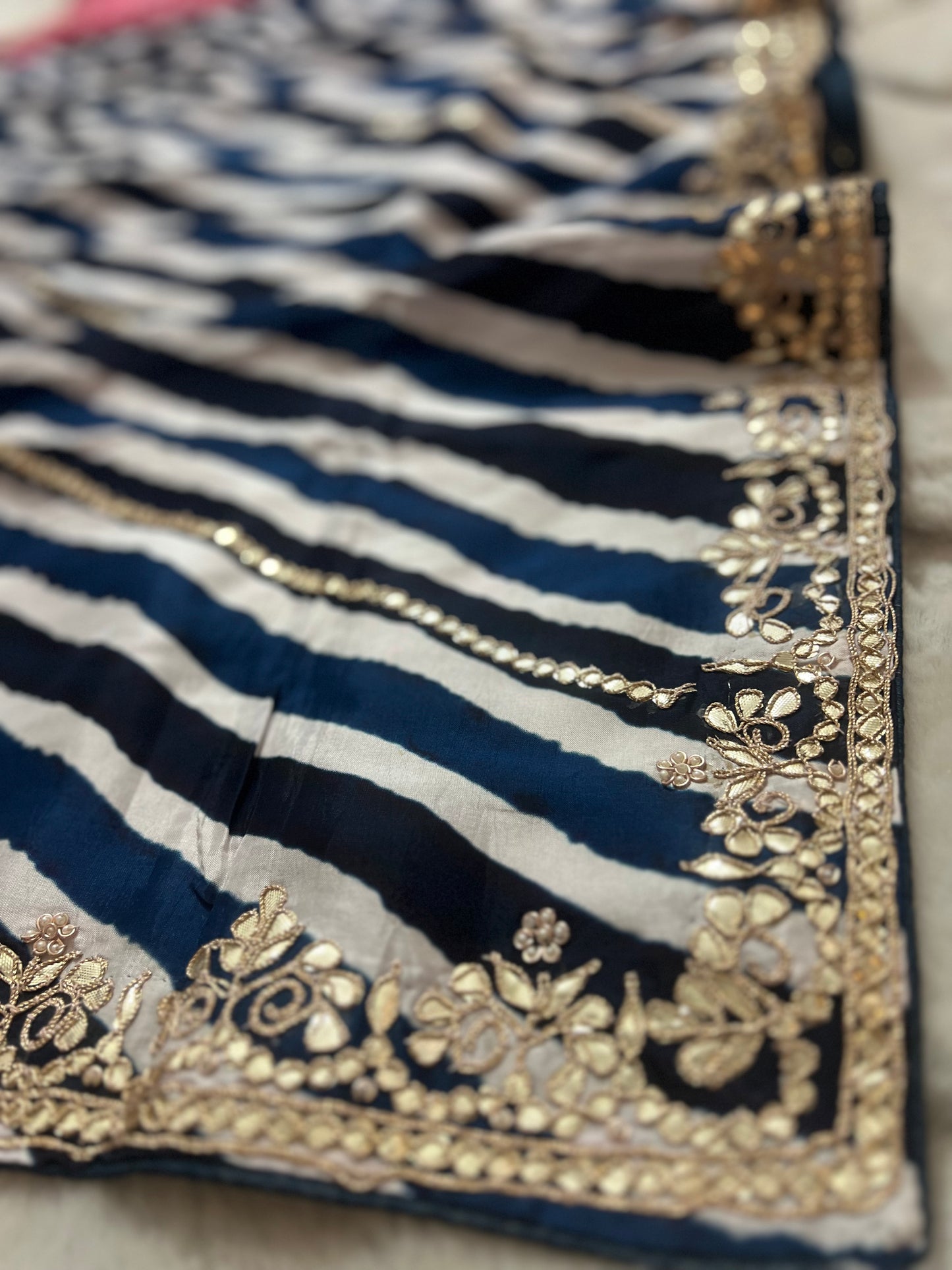 Pure Crêpe Lahariya Navy Blue and white Gotapatti work Saree with Pure Crêpe Printed Designer Contrast Blouse Piece