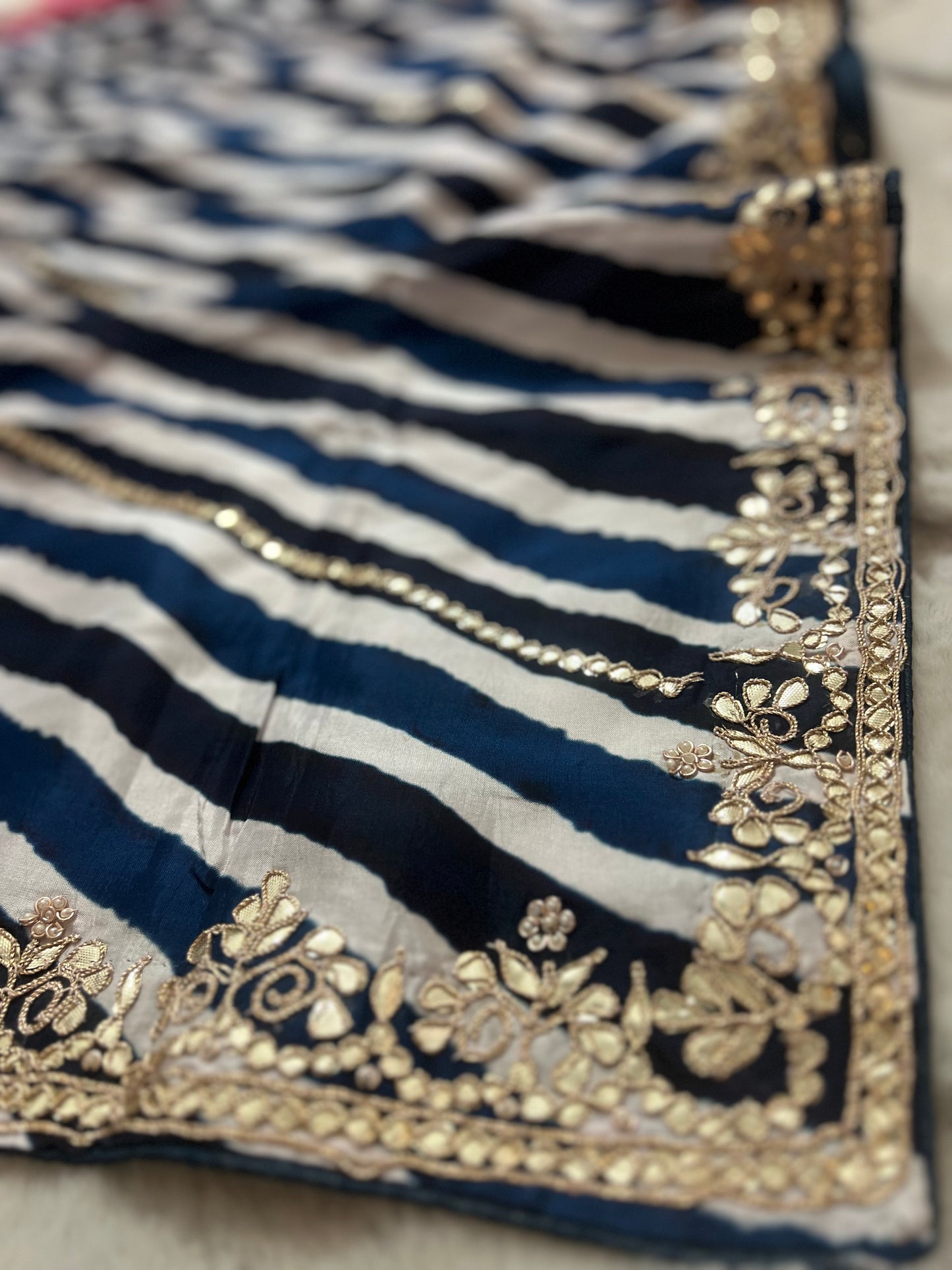 Pure Crêpe Lahariya Navy Blue and white Gotapatti work Saree with Pure Crêpe Printed Designer Contrast Blouse Piece