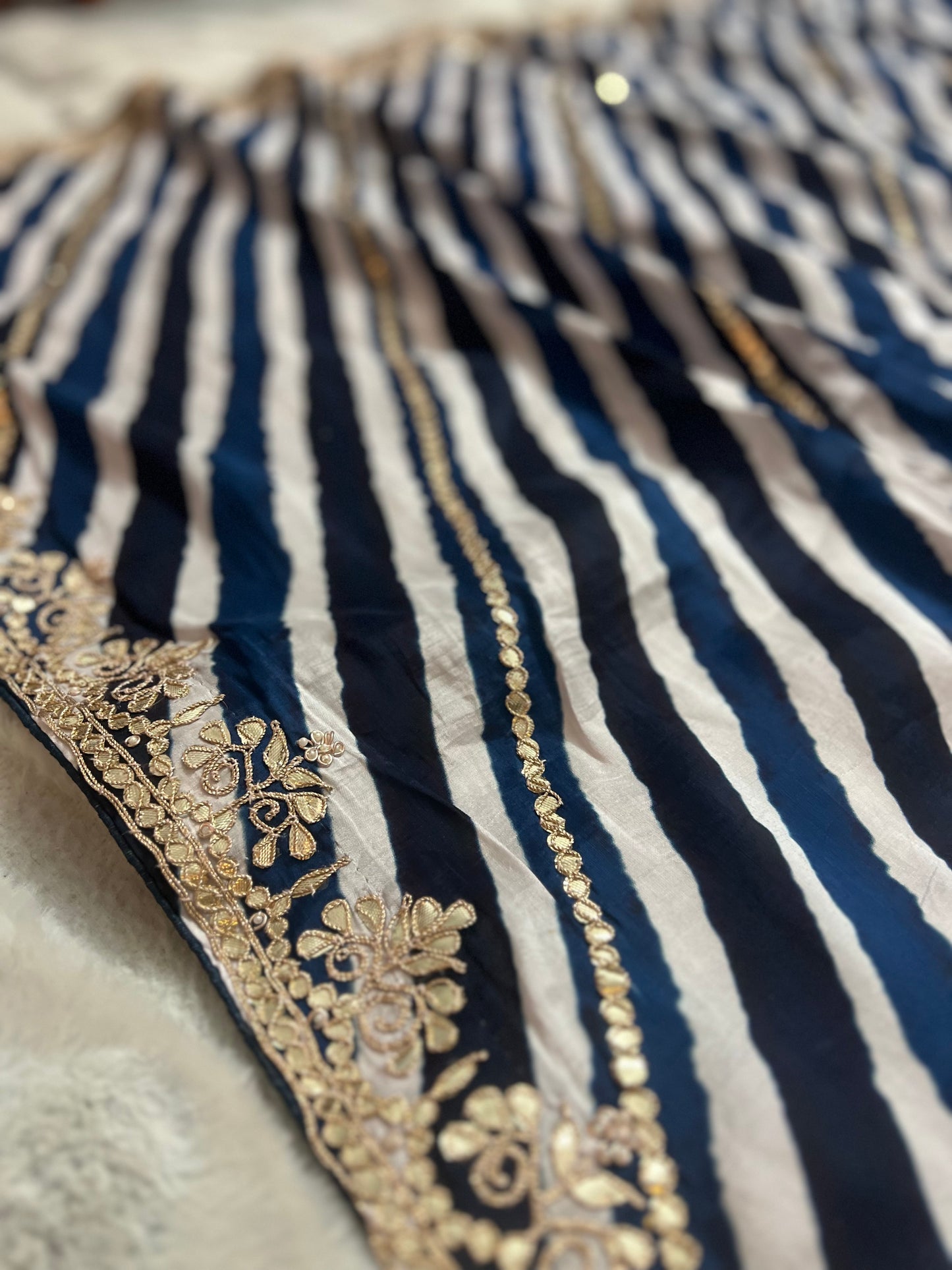 Pure Crêpe Lahariya Navy Blue and white Gotapatti work Saree with Pure Crêpe Printed Designer Contrast Blouse Piece