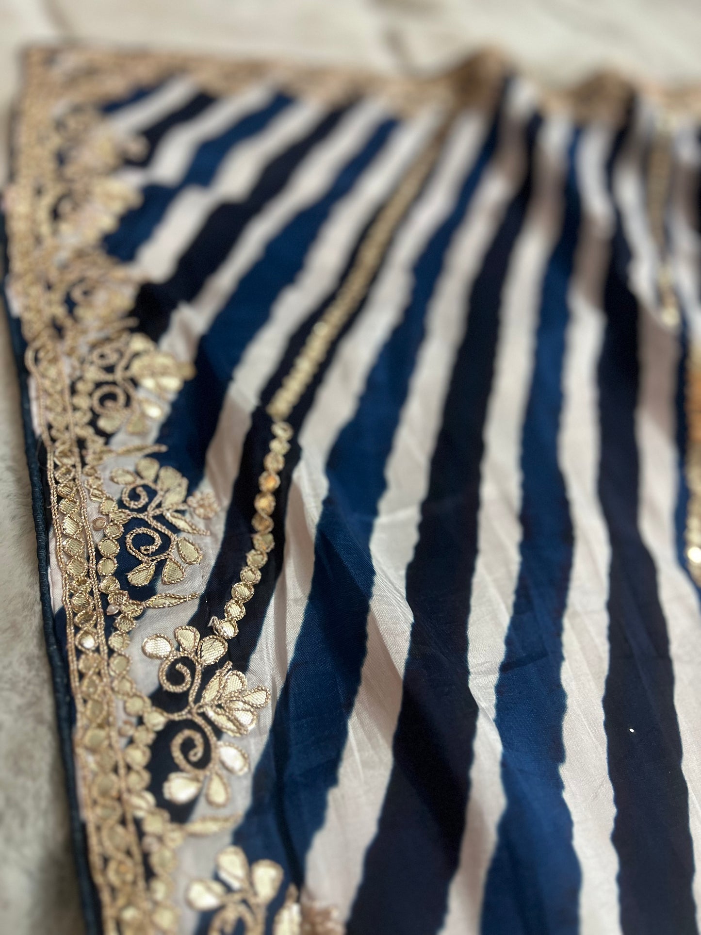 Pure Crêpe Lahariya Navy Blue and white Gotapatti work Saree with Pure Crêpe Printed Designer Contrast Blouse Piece