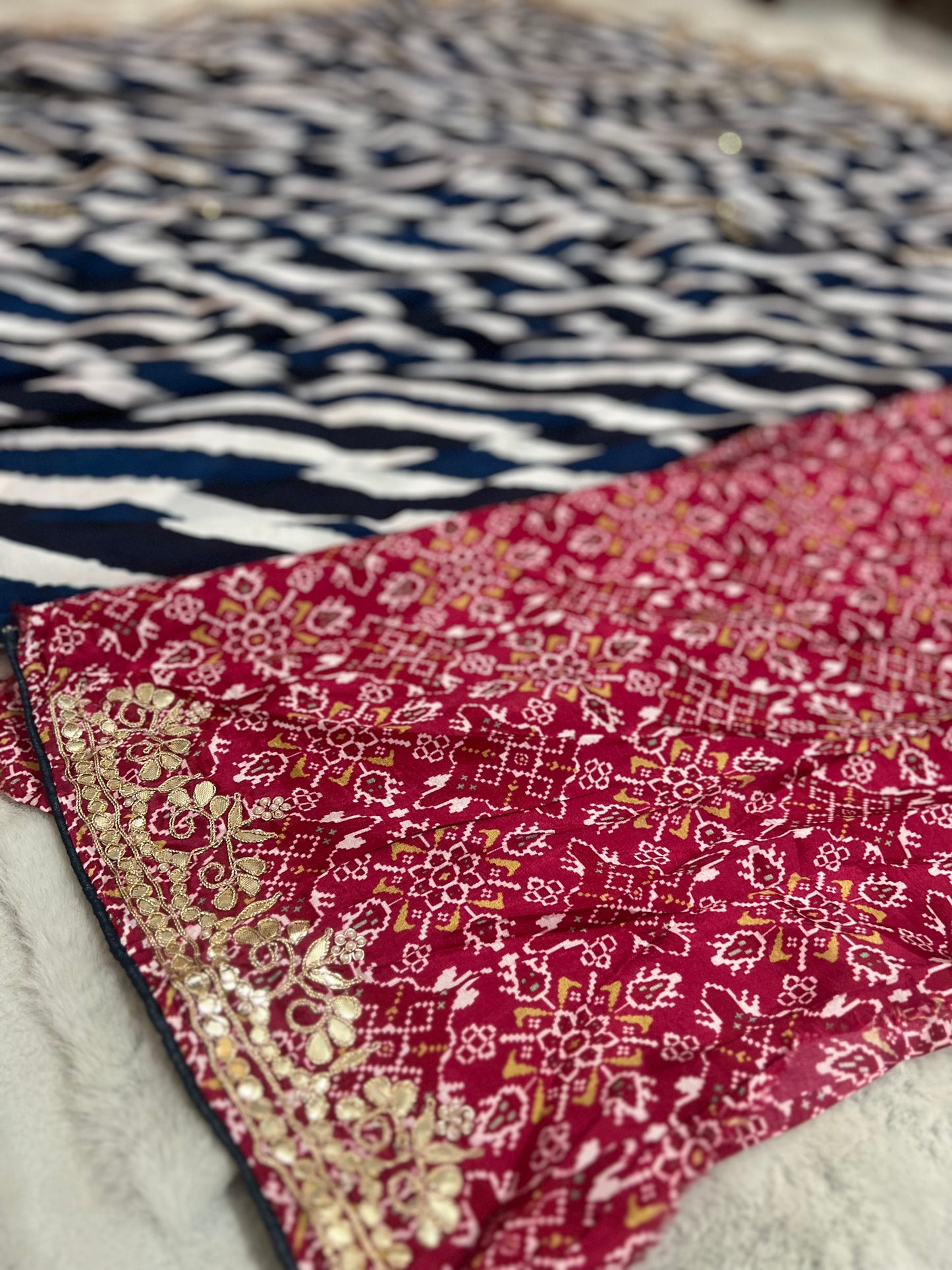 Pure Crêpe Lahariya Navy Blue and white Gotapatti work Saree with Pure Crêpe Printed Designer Contrast Blouse Piece