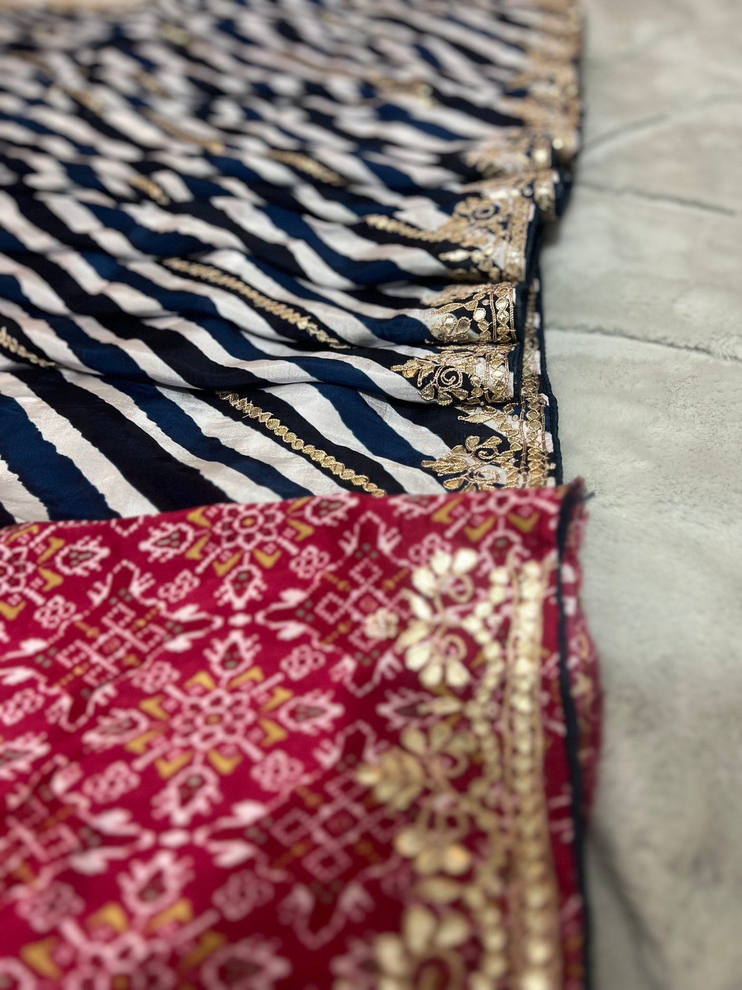 Pure Crêpe Lahariya Navy Blue and white Gotapatti work Saree with Pure Crêpe Printed Designer Contrast Blouse Piece