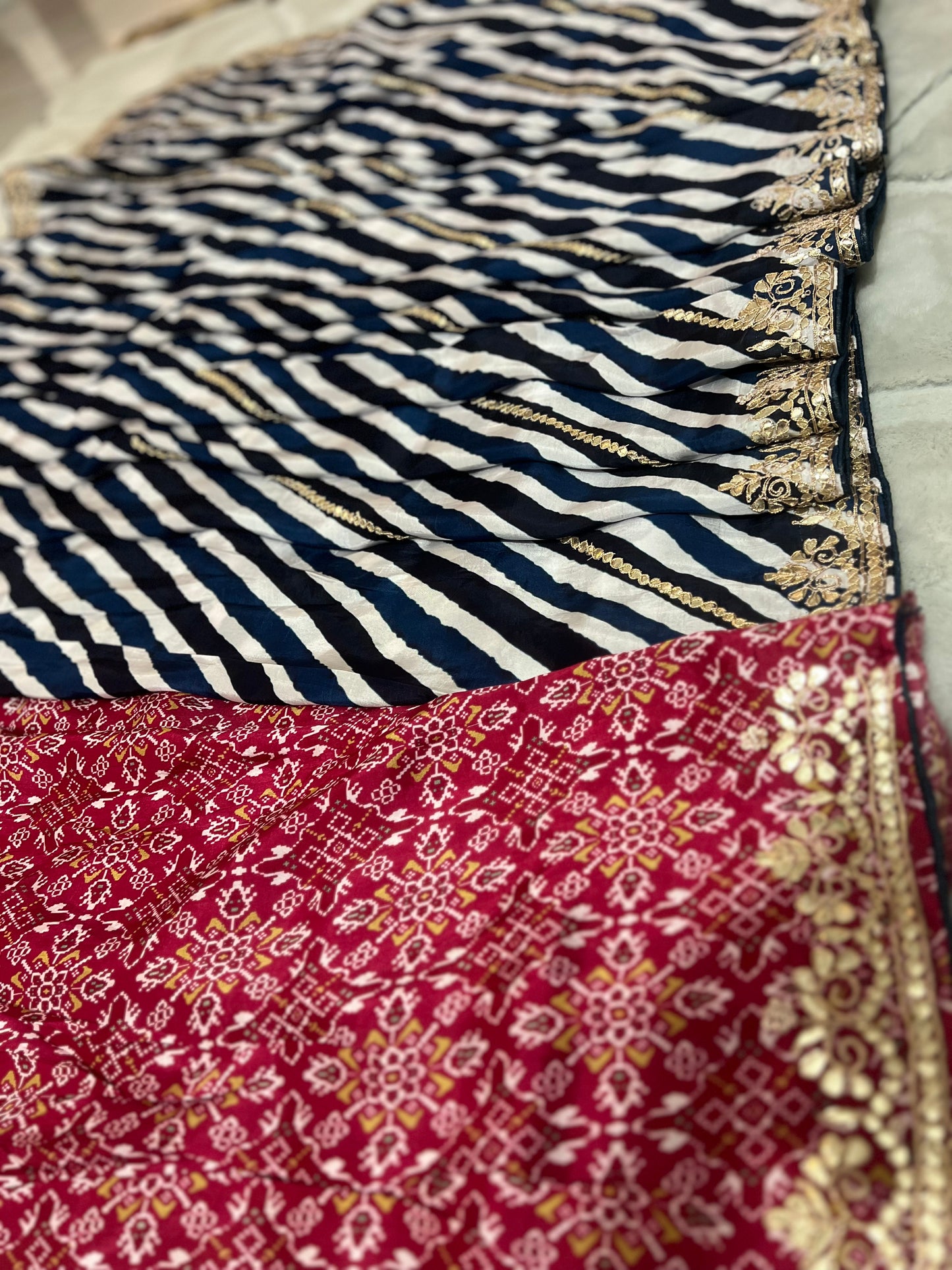 Pure Crêpe Lahariya Navy Blue and white Gotapatti work Saree with Pure Crêpe Printed Designer Contrast Blouse Piece