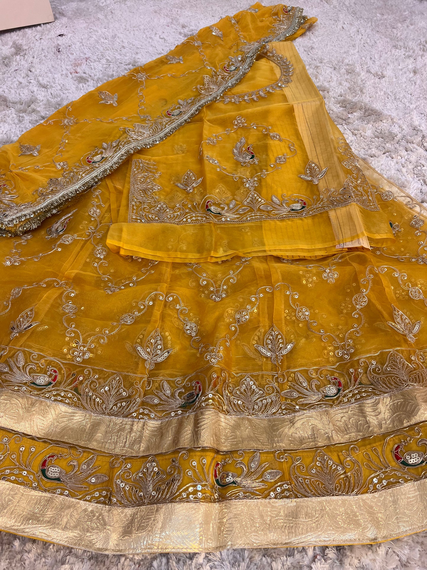 Yellow Tissue Fandy Poshak