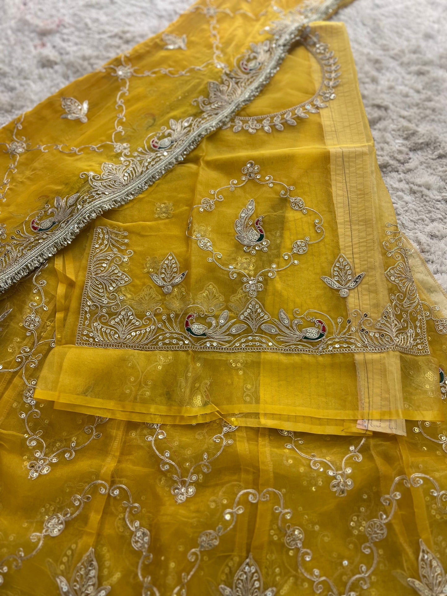 Yellow Tissue Fandy Poshak