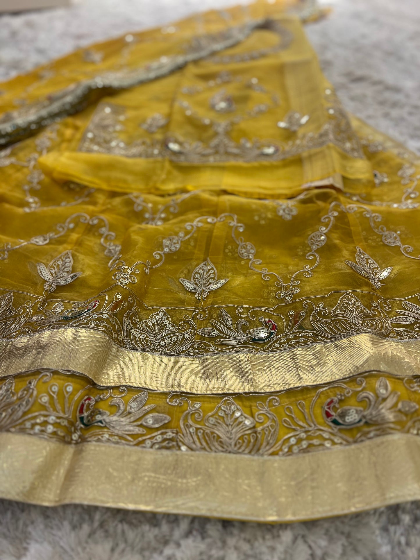 Yellow Tissue Fandy Poshak