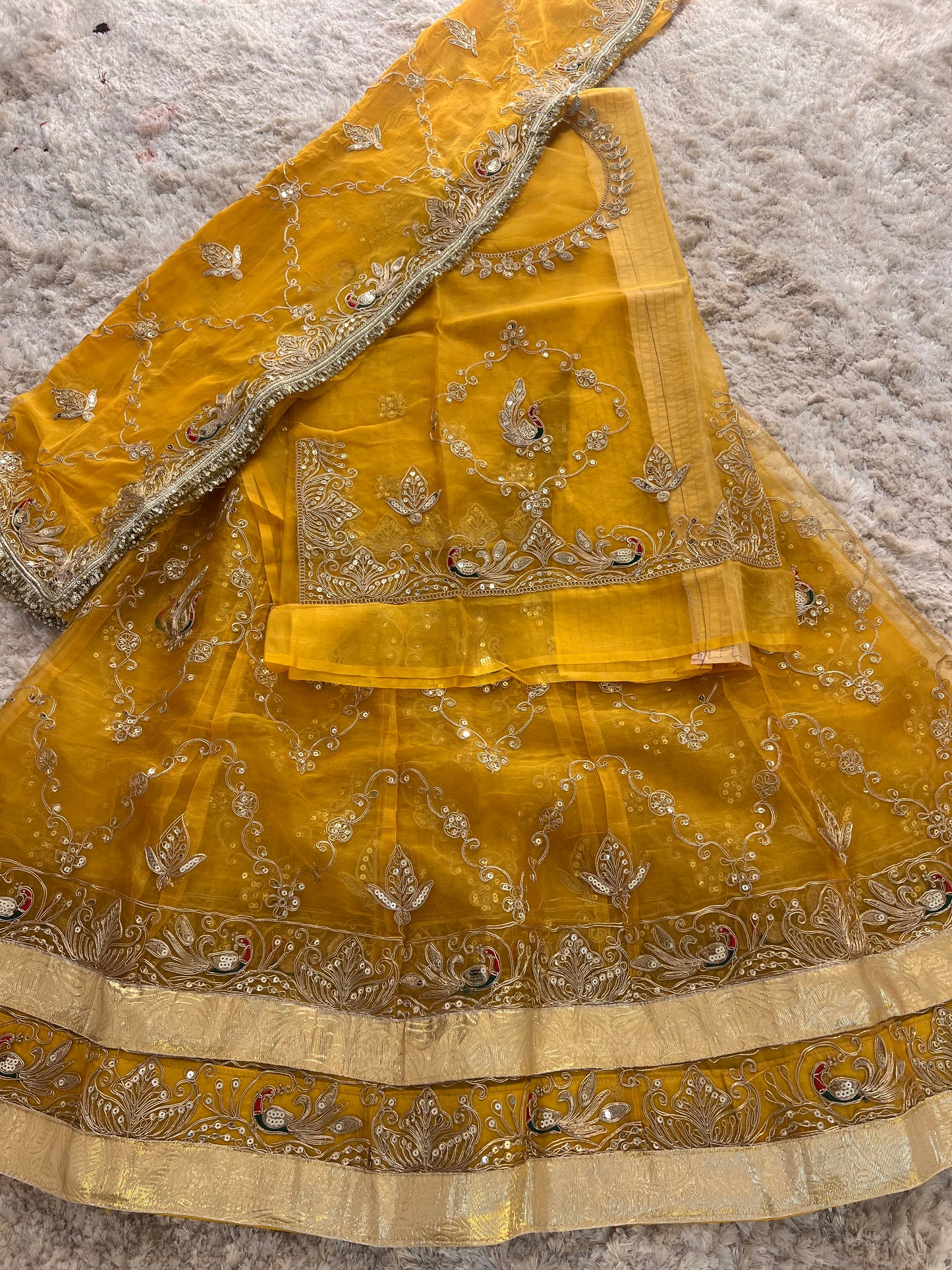 Yellow Tissue Fandy Poshak