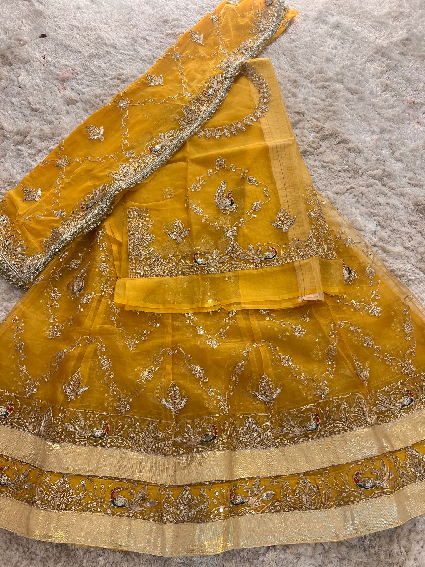Yellow Tissue Fandy Poshak