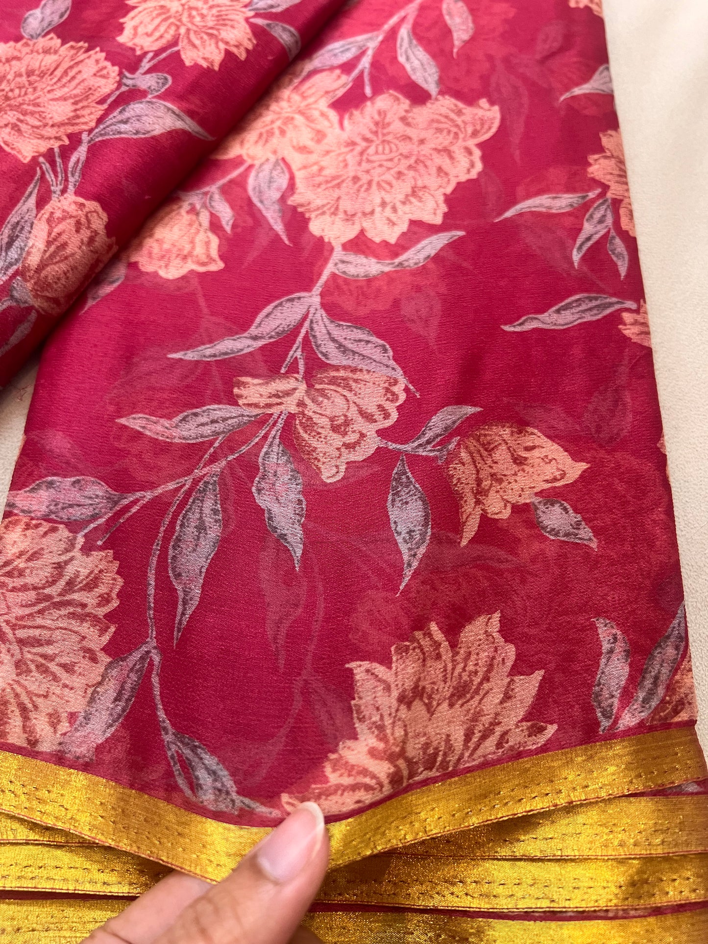 Onion Pink Beautiful Printed Crêpe Sarees With Same Fabric Blouse Piece