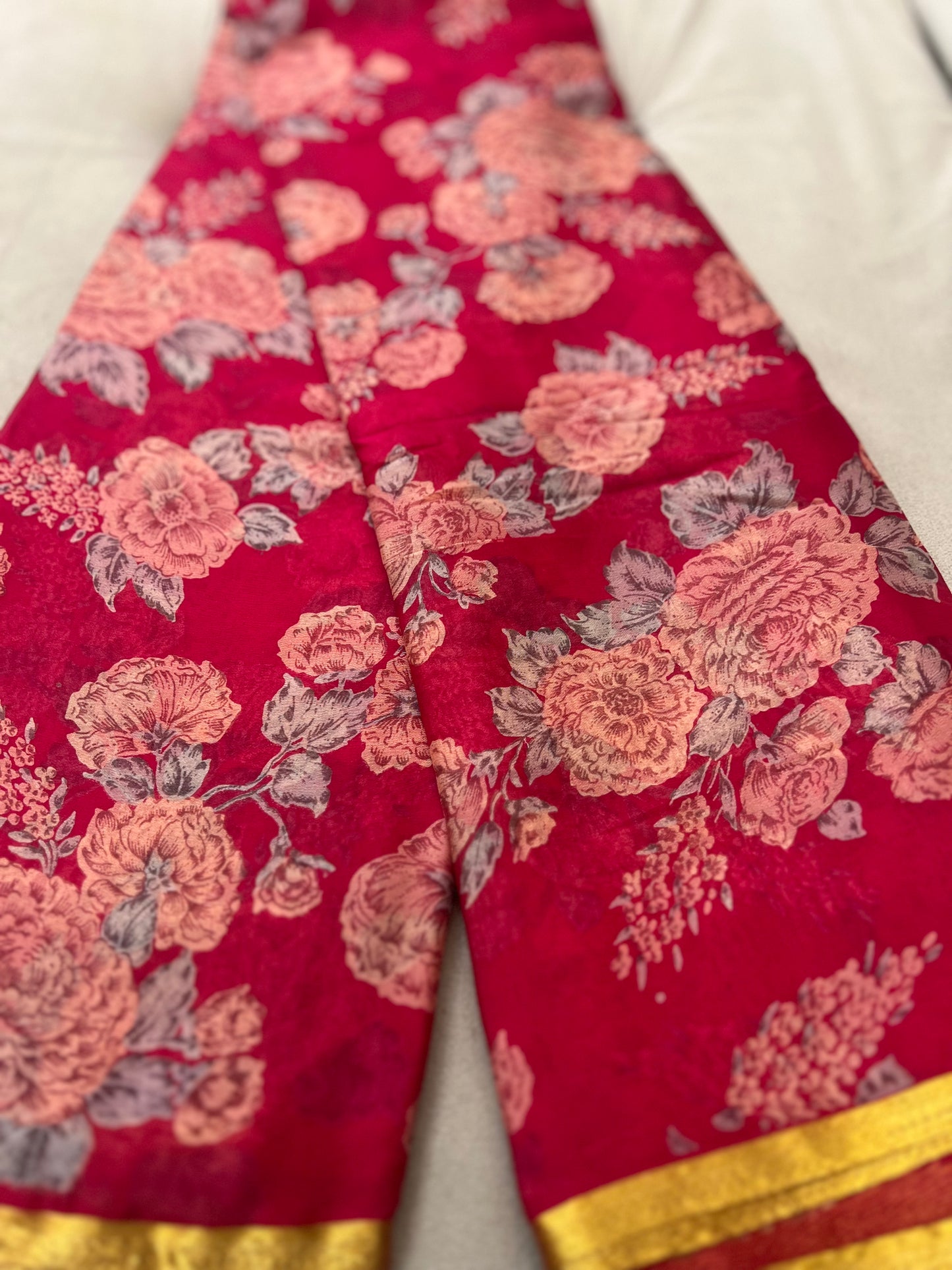 Magenta Pink Beautiful Printed Crêpe Sarees With Same Fabric Blouse Piece