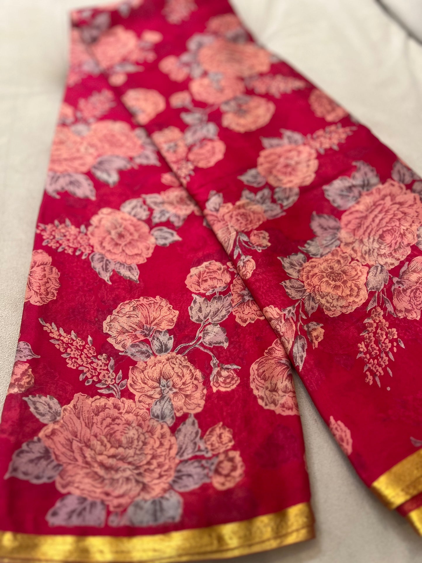 Magenta Pink Beautiful Printed Crêpe Sarees With Same Fabric Blouse Piece