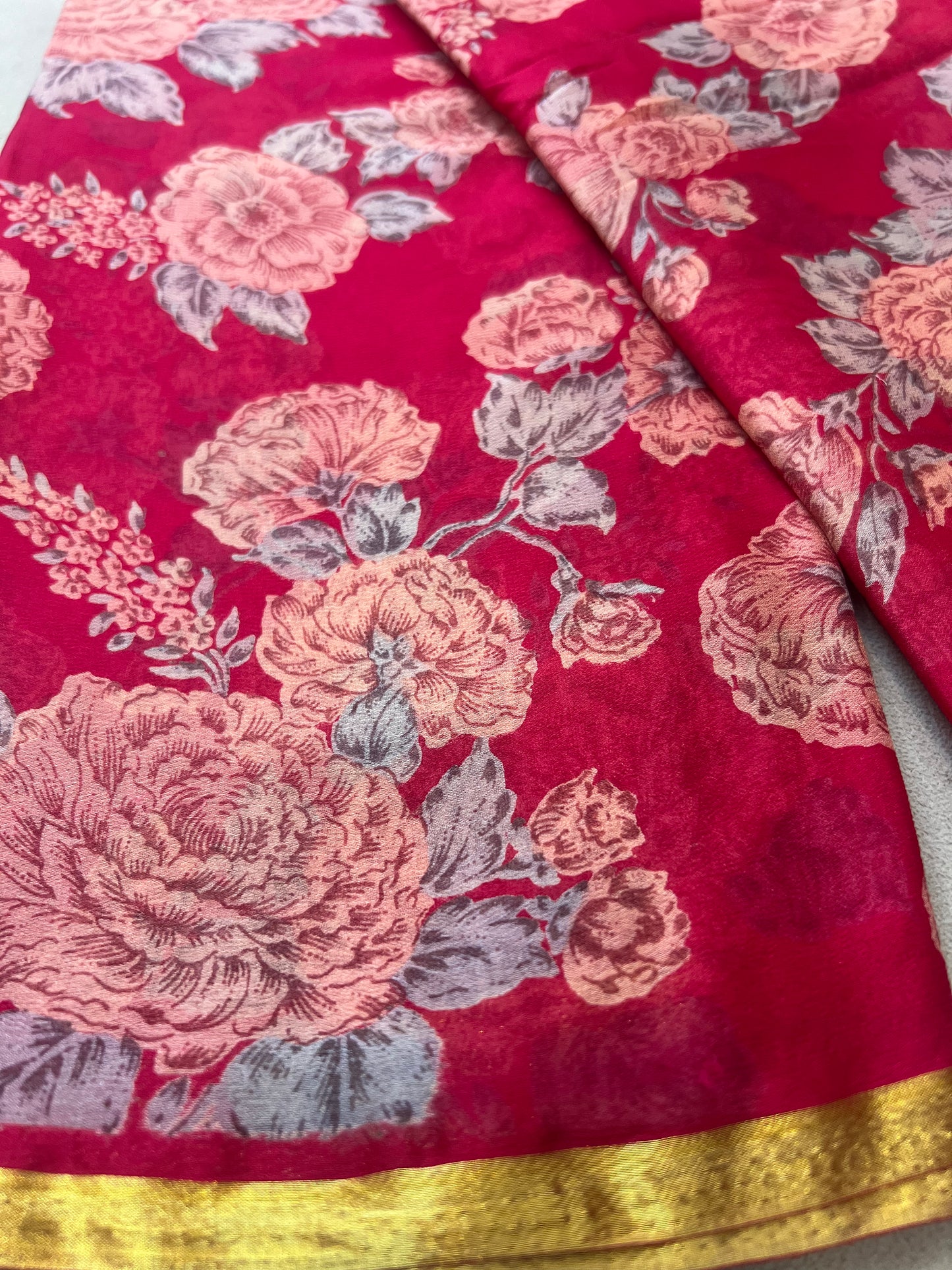 Magenta Pink Beautiful Printed Crêpe Sarees With Same Fabric Blouse Piece