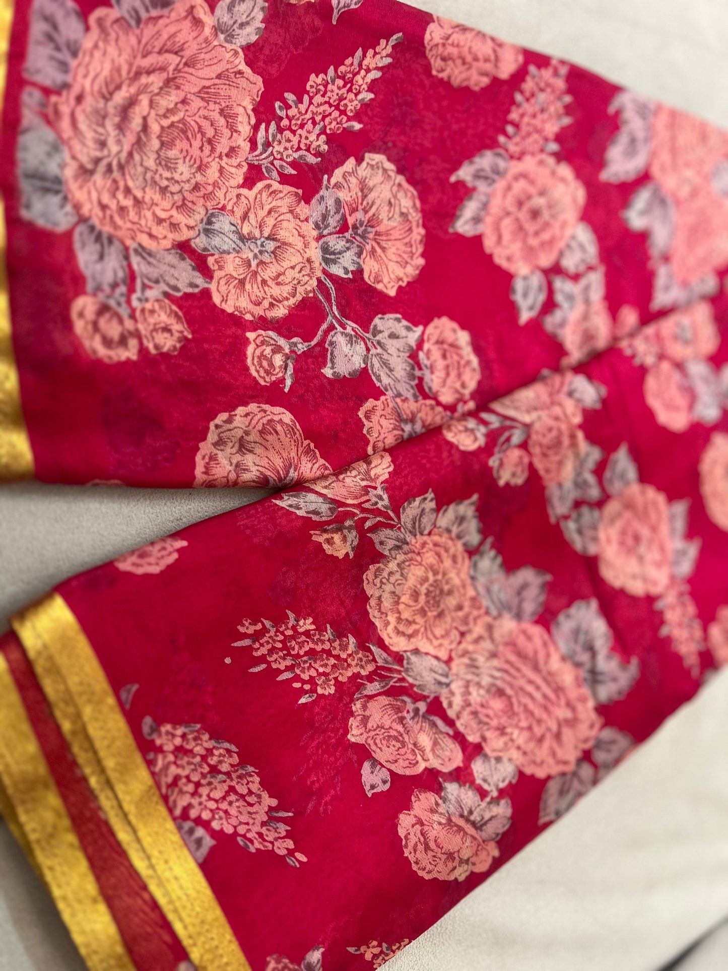 Magenta Pink Beautiful Printed Crêpe Sarees With Same Fabric Blouse Piece