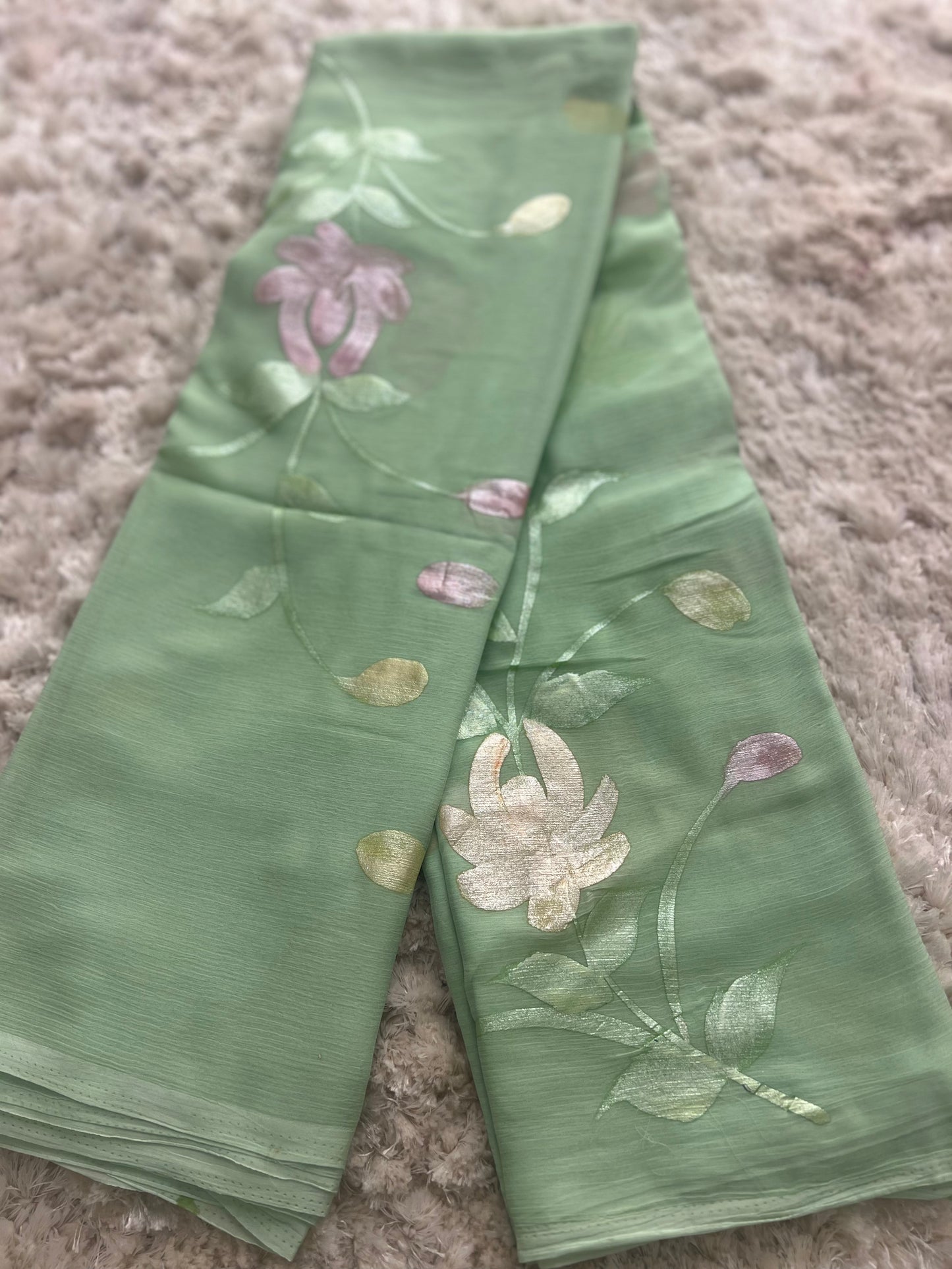 Beautiful Hand Painted Pista Green Colour Chiffon Sarees with Crêpe Blouse Piece