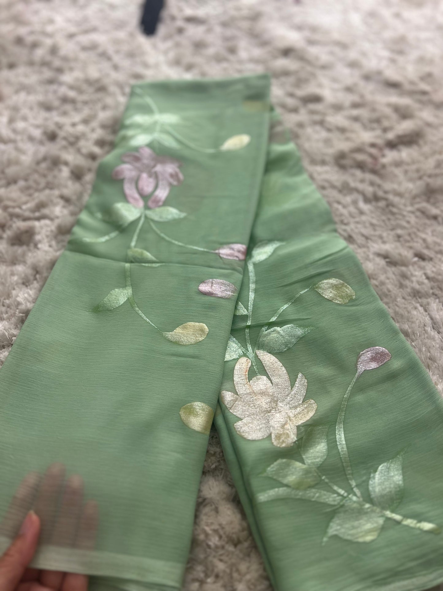 Beautiful Hand Painted Pista Green Colour Chiffon Sarees with Crêpe Blouse Piece